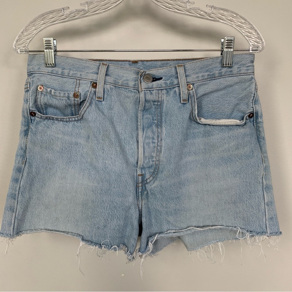 Levi’s‎ 501 Light Wash Jean Shorts Size 28